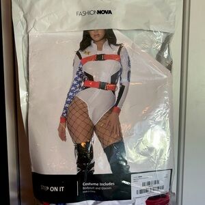 Fashion Nova Step on it costume
